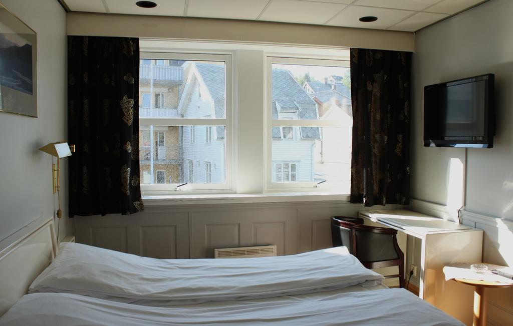 Skansen Hotel Тромсьо Стая снимка